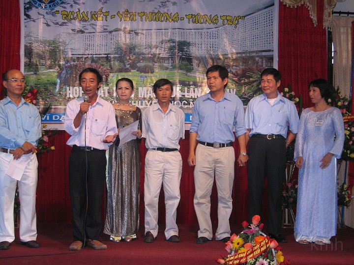 KMH_Dai dien 6 Khoa moi ra mat Phuoc K3, Hoang K10, Hung K7, Giao K9, Cuong K11, Lien K8.jpg